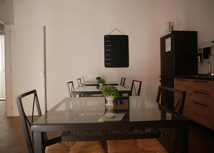 Il Civico 2 בארי